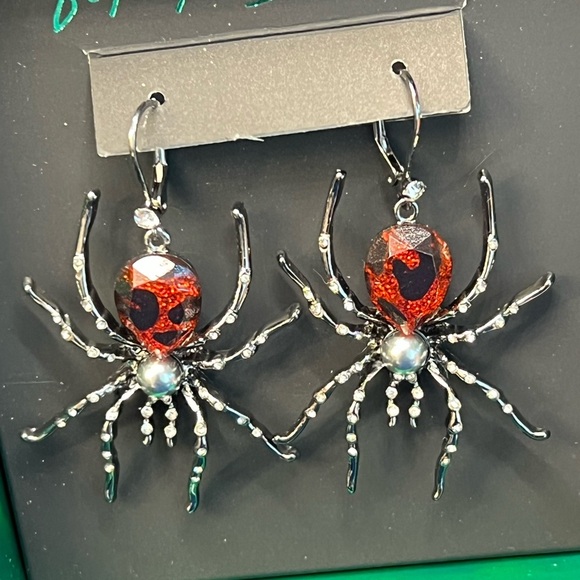 🕷️BETSEY JOHNSON DROP DOWN SPIDER EARRINGS🕷️NWT - Picture 2 of 9